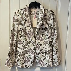 Solitaire Leaf linen Print Blazer in Cream and Green